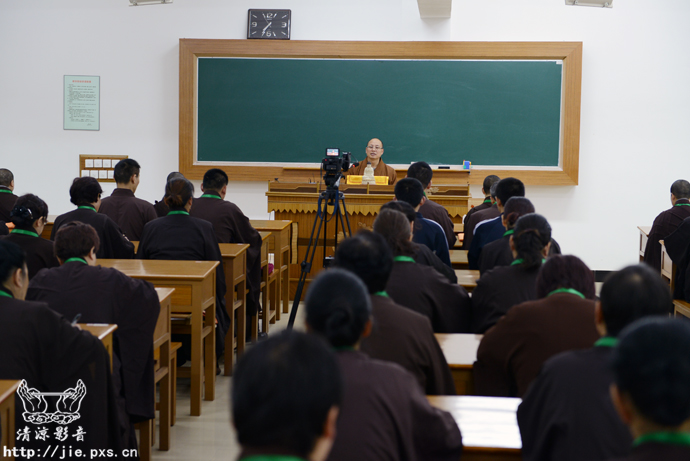 上午到福鼎普光寺，与佛学班见面并做了一场开示——《学佛与做人》。