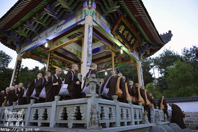 新戒进坛听诵遗教经