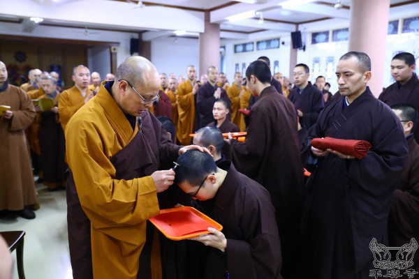 丁酉腊八,十一位净人剃度出家