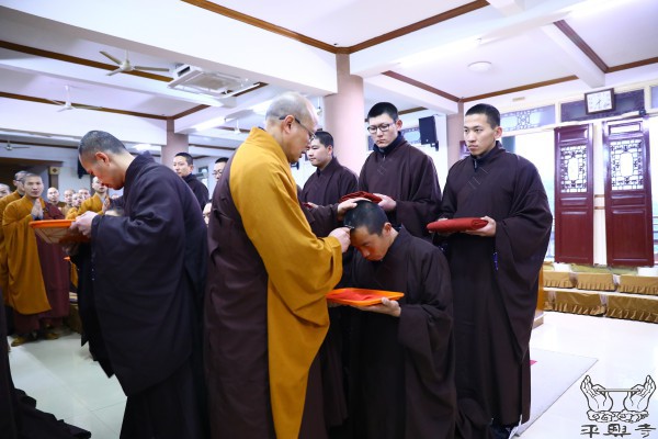 丁酉腊八,十一位净人剃度出家