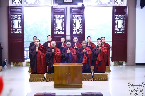 丁酉腊八,十一位净人剃度出家