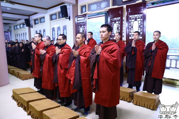丁酉腊八,十一位净人剃度出家