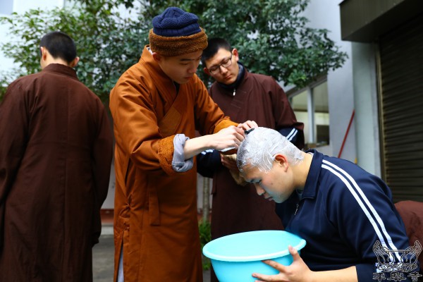 丁酉腊八,十一位净人剃度出家